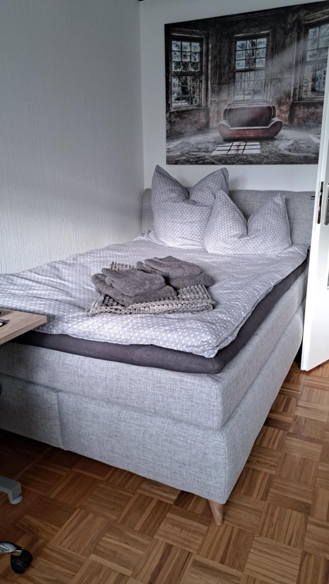 1-Zimmer-Appartement Schoene Aussicht ลางเกลส์ไฮม์ ภายนอก รูปภาพ