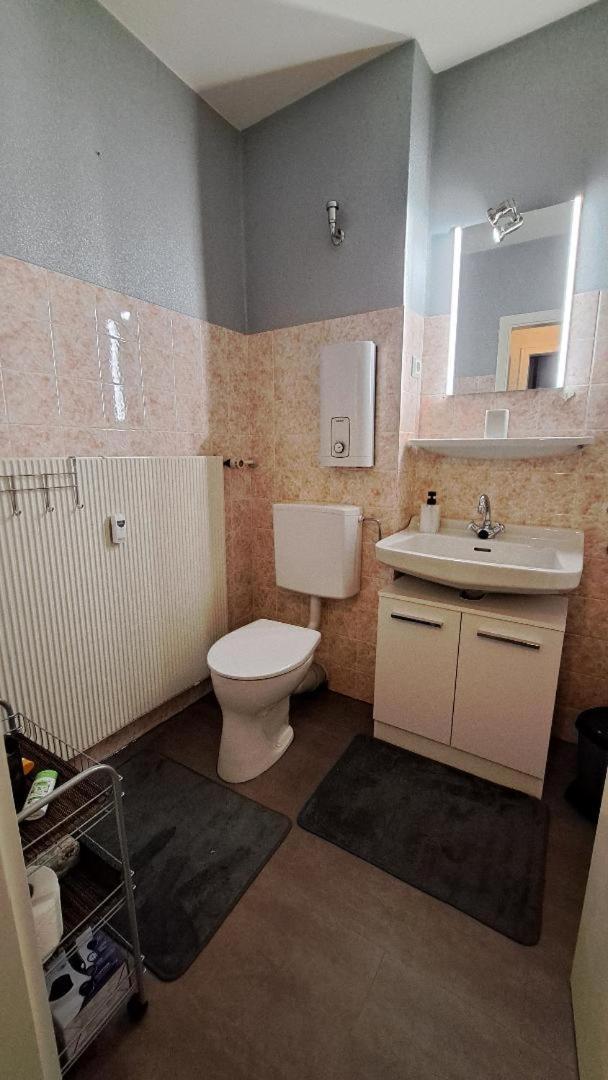 1-Zimmer-Appartement Schoene Aussicht ลางเกลส์ไฮม์ ภายนอก รูปภาพ
